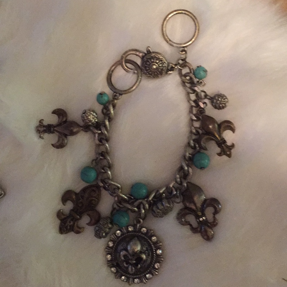 Fleur-de-lis necklace/bracelet/earrings - Picture 5 of 8